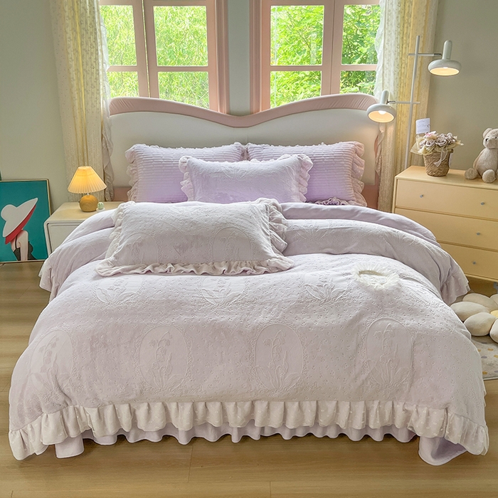 91家纺网 家纺一手货源 找家纺 （总）木兰花 2025新款纯色雕花全消光牛奶绒 床盖款四件套-铃兰意象系列