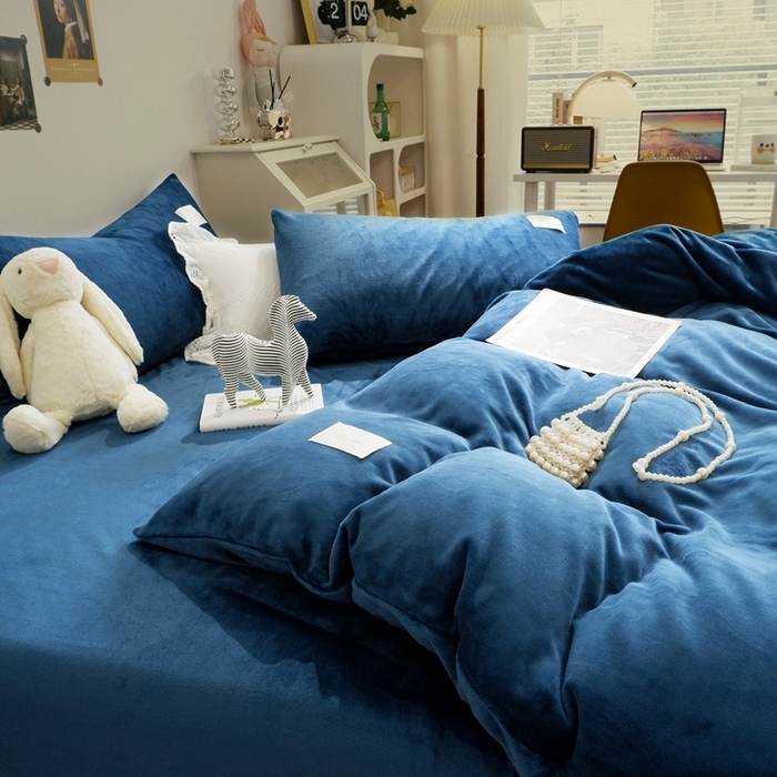 91家纺网 家纺一手货源 找家纺 啊雅家居 2026新款寒冬克星双面绒牛奶绒简约四件套 简藏青