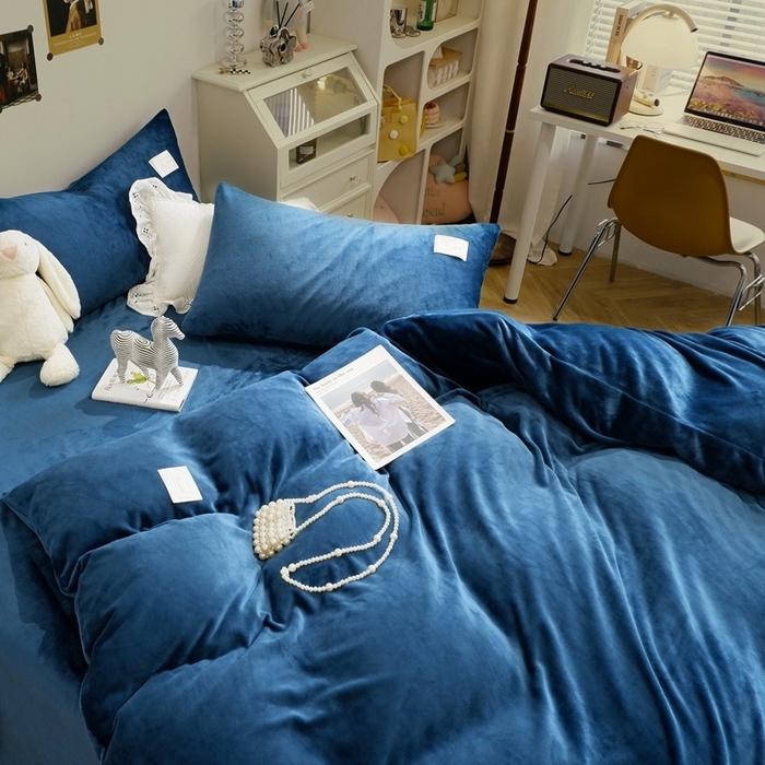 91家纺网 家纺一手货源 找家纺 啊雅家居 2026新款寒冬克星双面绒牛奶绒简约四件套 简藏青