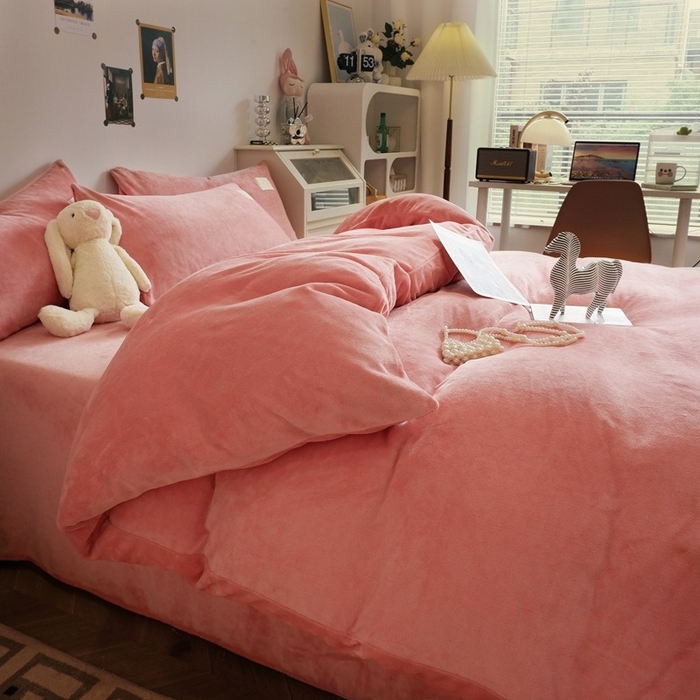 91家纺网 家纺一手货源 找家纺 啊雅家居 2026新款寒冬克星双面绒牛奶绒简约四件套 简粉