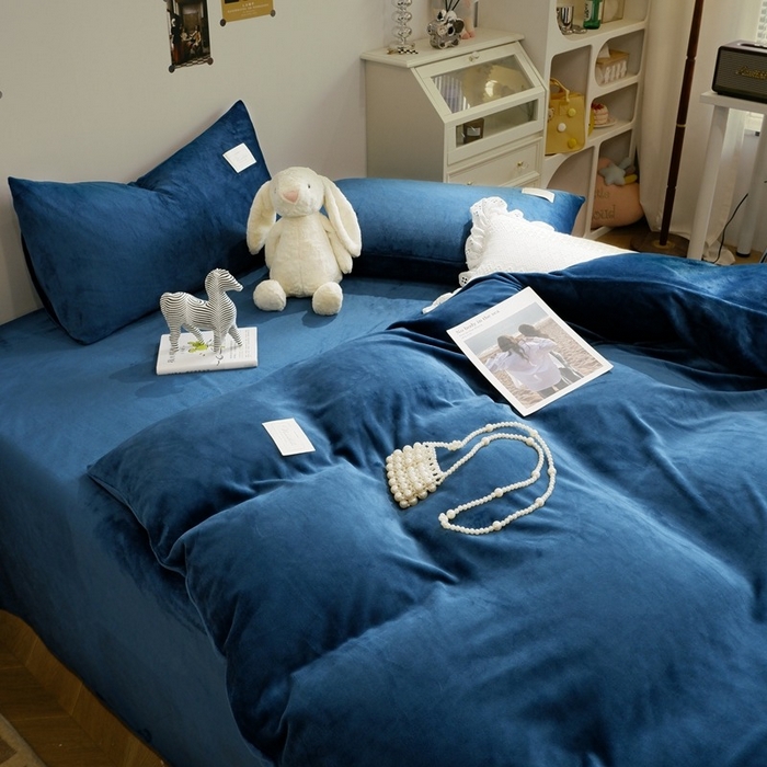 91家纺网 家纺一手货源 找家纺 啊雅家居 2026新款寒冬克星双面绒牛奶绒简约四件套 简藏青