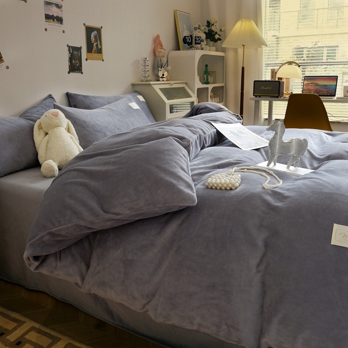 91家纺网 家纺一手货源 找家纺 啊雅家居 2026新款寒冬克星双面绒牛奶绒简约四件套 简灰