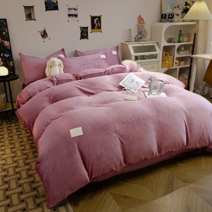 91家纺网 家纺一手货源 找家纺 啊雅家居 2026新款寒冬克星双面绒牛奶绒简约四件套 简豆沙