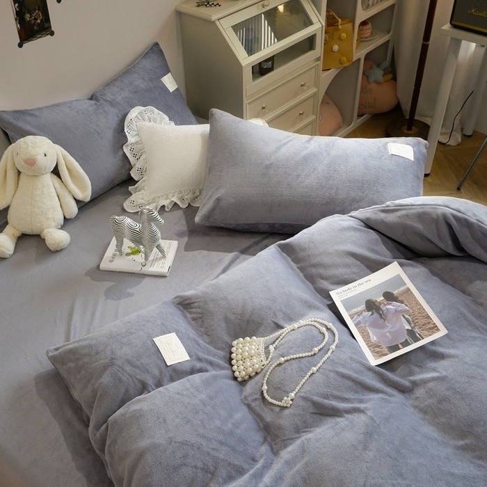 91家纺网 家纺一手货源 找家纺 啊雅家居 2026新款寒冬克星双面绒牛奶绒简约四件套 简灰