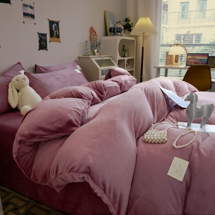 91家纺网 家纺一手货源 找家纺 啊雅家居 2026新款寒冬克星双面绒牛奶绒简约四件套 简豆沙