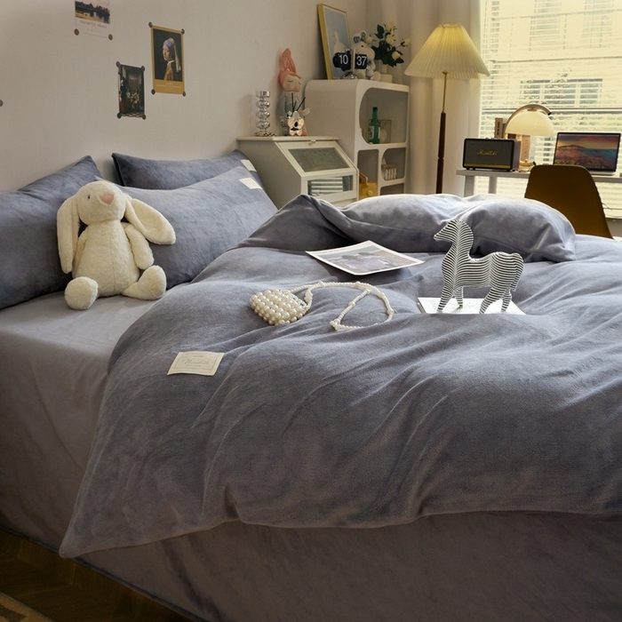 91家纺网 家纺一手货源 找家纺 啊雅家居 2026新款寒冬克星双面绒牛奶绒简约四件套 简灰