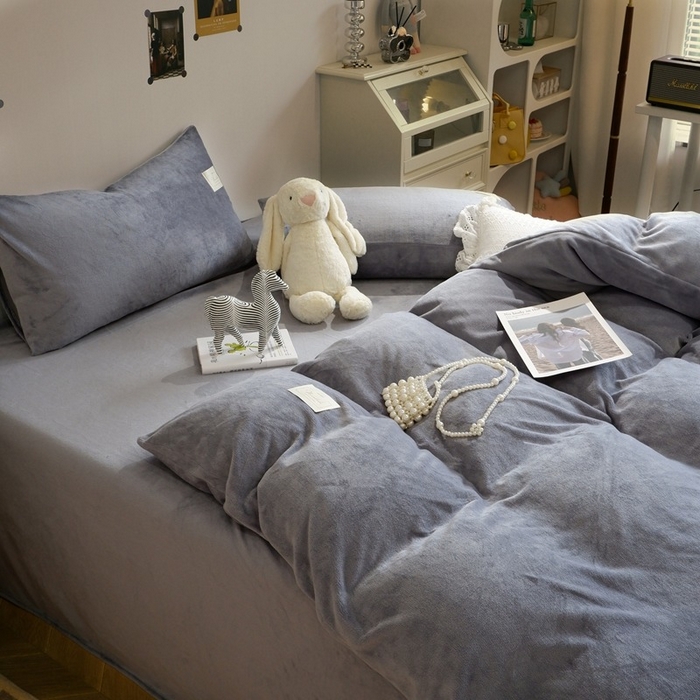 91家纺网 家纺一手货源 找家纺 啊雅家居 2026新款寒冬克星双面绒牛奶绒简约四件套 简灰