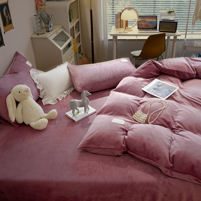 91家纺网 家纺一手货源 找家纺 啊雅家居 2026新款寒冬克星双面绒牛奶绒简约四件套 简豆沙