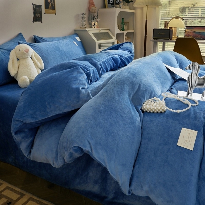 91家纺网 家纺一手货源 找家纺 啊雅家居 2026新款寒冬克星双面绒牛奶绒简约四件套 简蓝