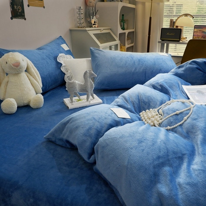 91家纺网 家纺一手货源 找家纺 啊雅家居 2026新款寒冬克星双面绒牛奶绒简约四件套 简蓝