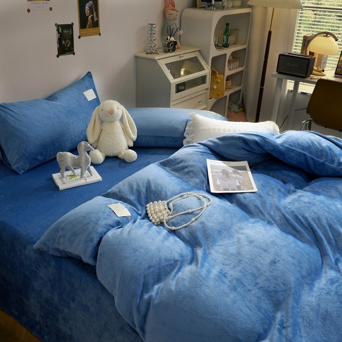 91家纺网 家纺一手货源 找家纺 啊雅家居 2026新款寒冬克星双面绒牛奶绒简约四件套 简蓝