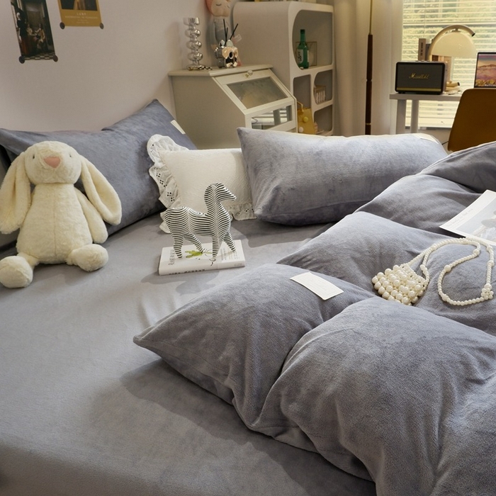 91家纺网 家纺一手货源 找家纺 啊雅家居 2026新款寒冬克星双面绒牛奶绒简约四件套 简灰