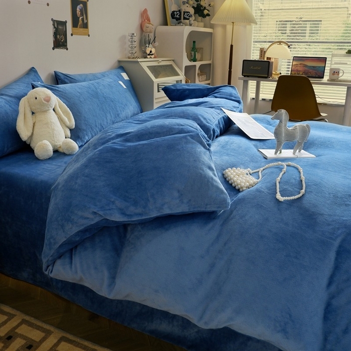 91家纺网 家纺一手货源 找家纺 啊雅家居 2026新款寒冬克星双面绒牛奶绒简约四件套 简蓝