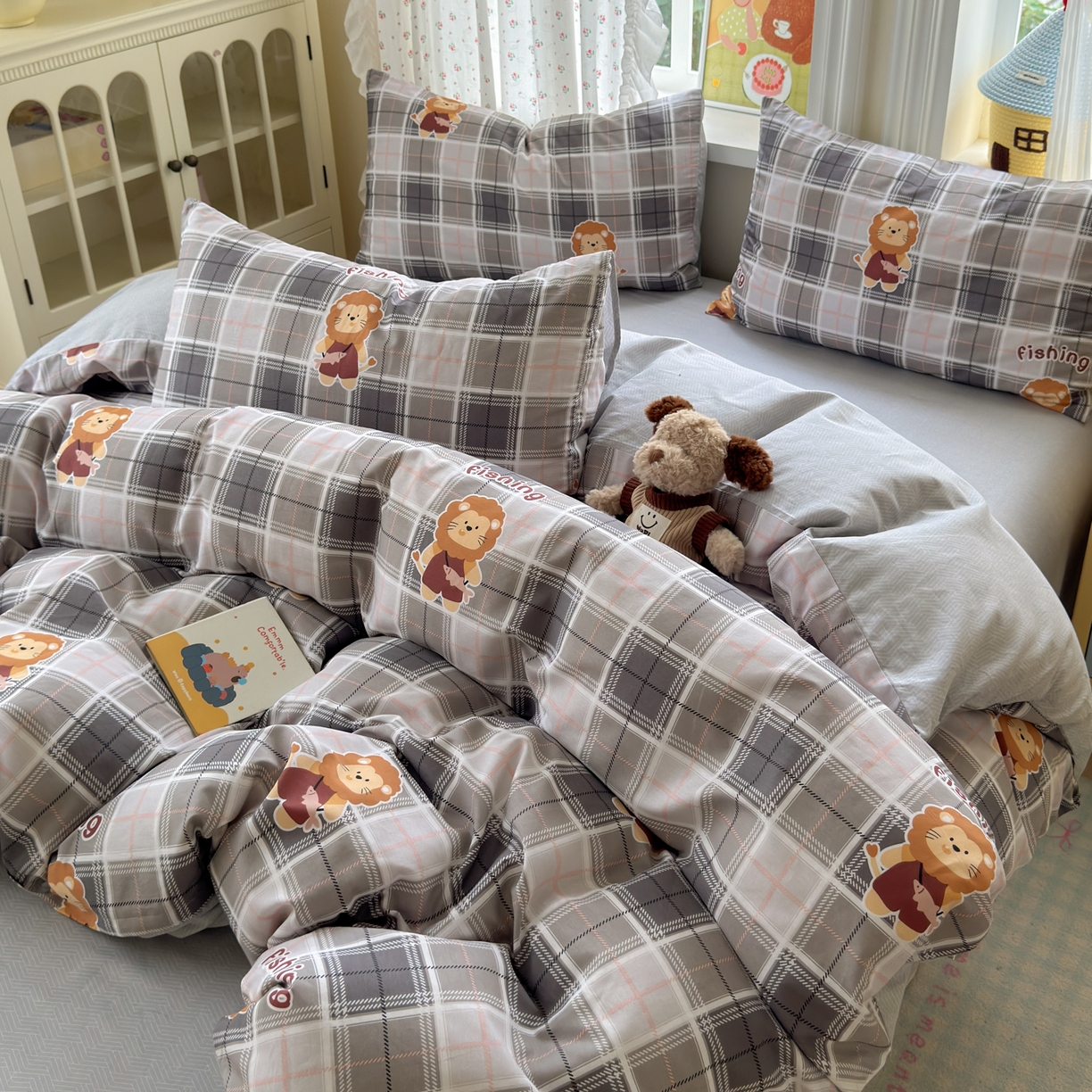 91家纺网 家纺一手货源 找家纺 清雅福 2026春夏新品全棉13070萌趣系列单枕套 森林日记-灰格