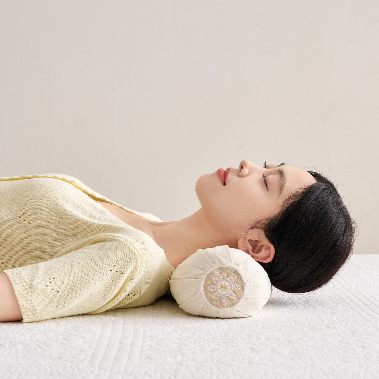 91家纺网 家纺一手货源 找家纺 （总）乐可 2025新款棉麻黑苦荞璞原圆柱枕荞麦枕头枕芯