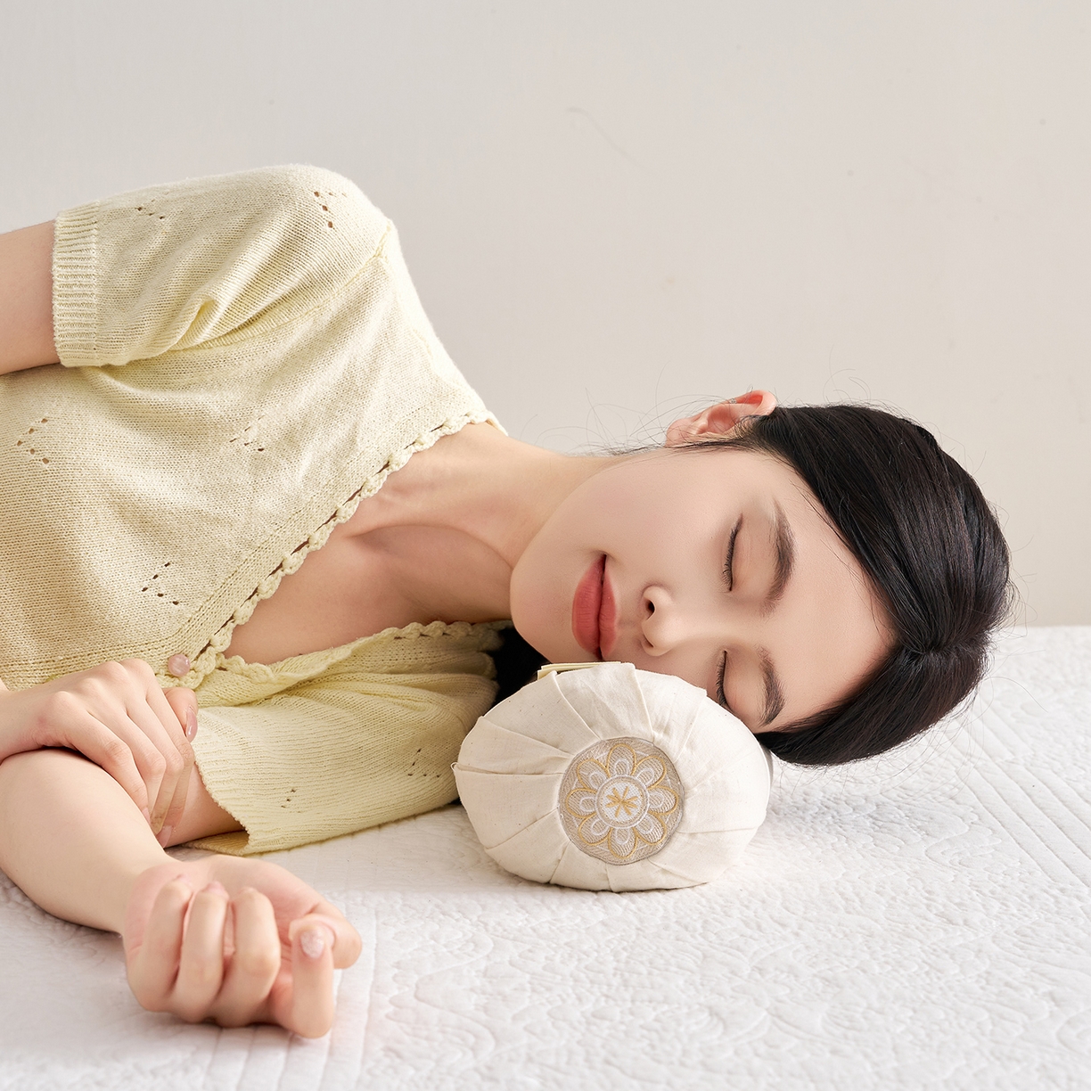 91家纺网 家纺一手货源 找家纺 （总）乐可 2025新款棉麻黑苦荞璞原圆柱枕荞麦枕头枕芯