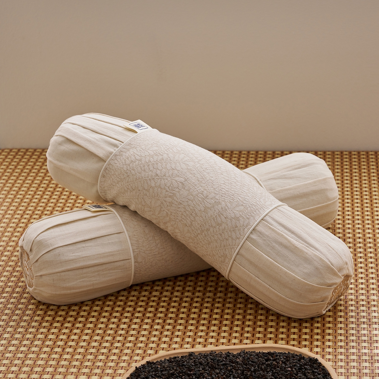 91家纺网 家纺一手货源 找家纺 （总）乐可 2025新款棉麻黑苦荞璞原圆柱枕荞麦枕头枕芯