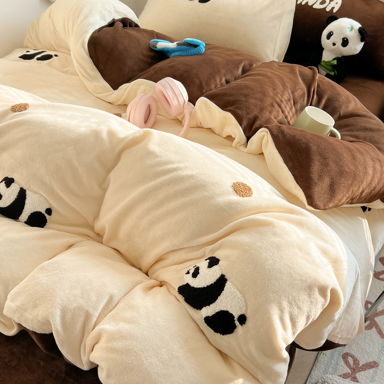 91家纺网 家纺一手货源 找家纺 韩都家居 2025新款牛奶绒毛巾绣四件套-系列一 熊猫懒懒