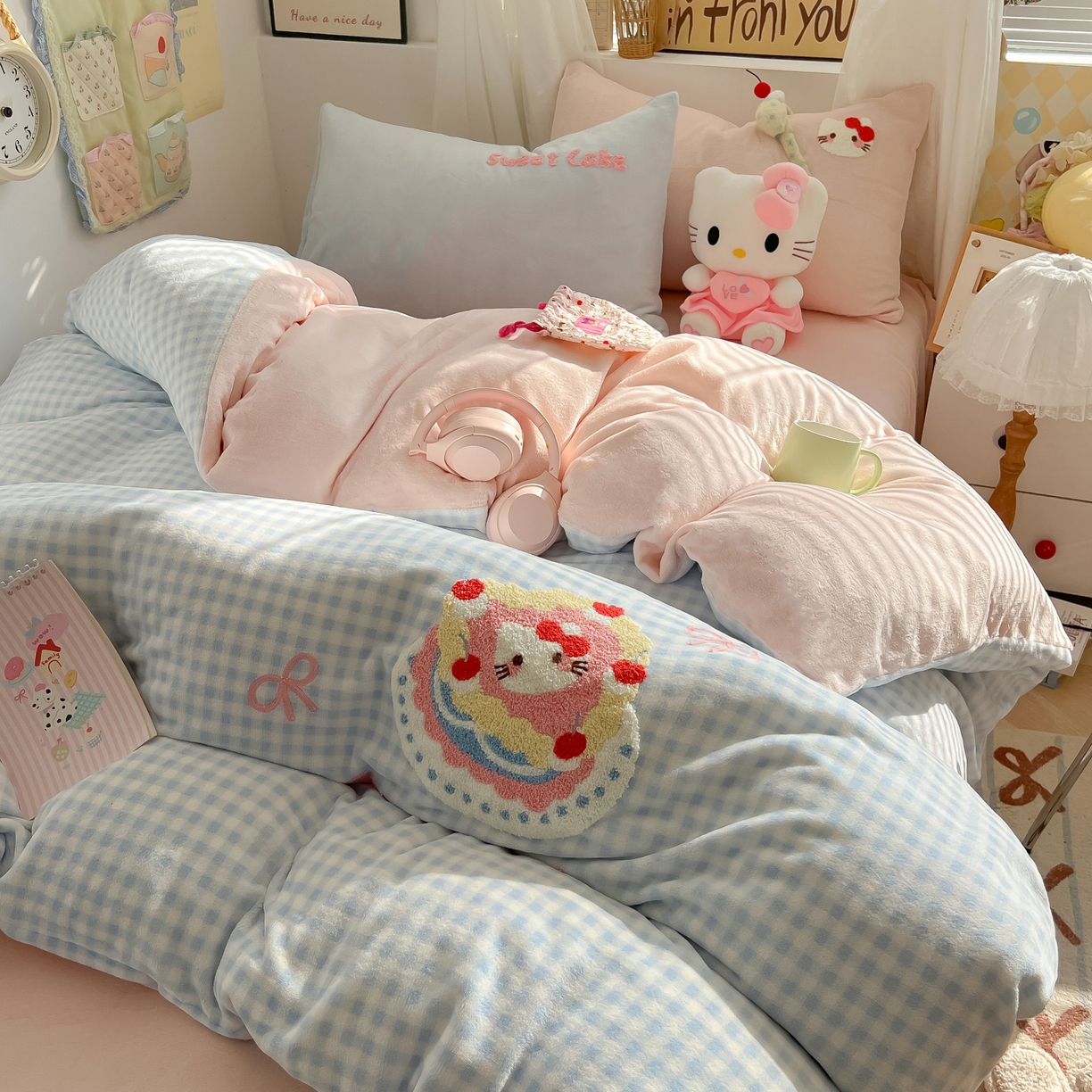 91家纺网 家纺一手货源 找家纺 韩都家居 2025新款牛奶绒毛巾绣四件套-系列一 蛋糕猫-兰格