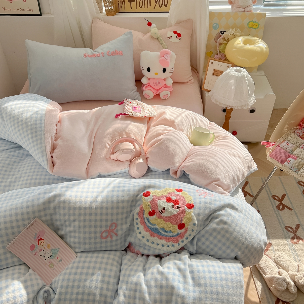 91家纺网 家纺一手货源 找家纺 韩都家居 2025新款牛奶绒毛巾绣四件套-系列一 蛋糕猫-兰格