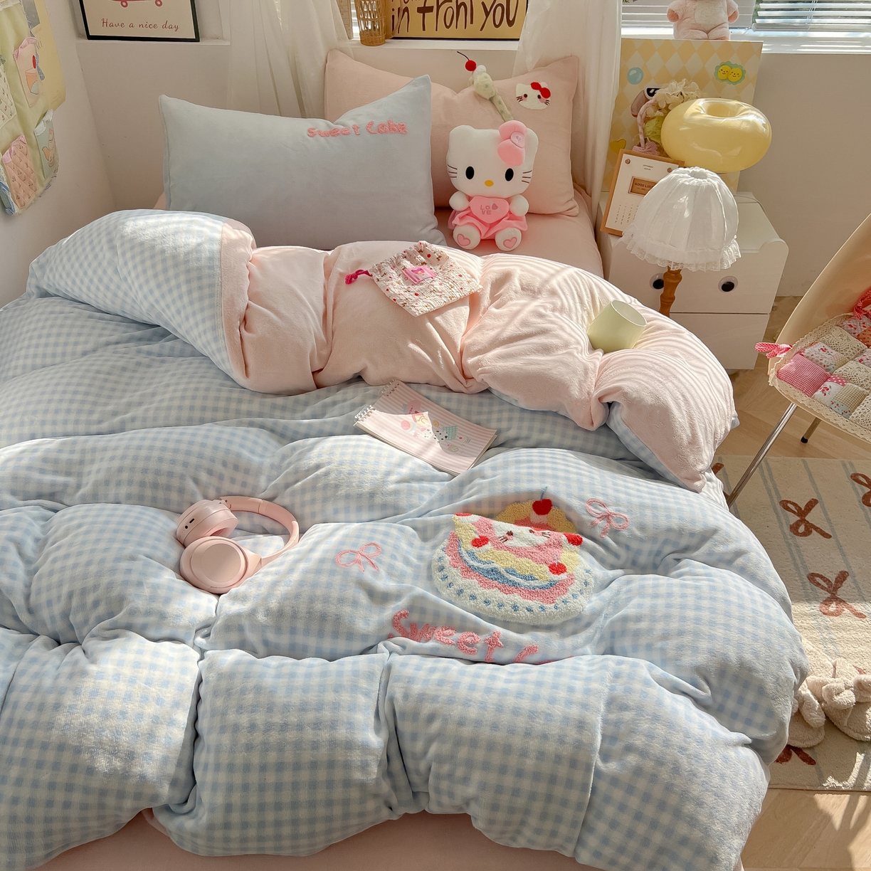 91家纺网 家纺一手货源 找家纺 韩都家居 2025新款牛奶绒毛巾绣四件套-系列一 蛋糕猫-兰格