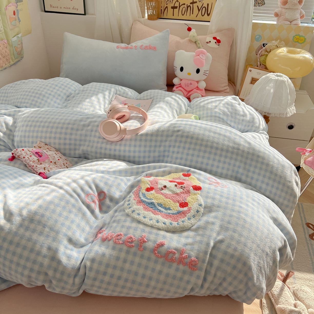 91家纺网 家纺一手货源 找家纺 韩都家居 2025新款牛奶绒毛巾绣四件套-系列一 蛋糕猫-兰格