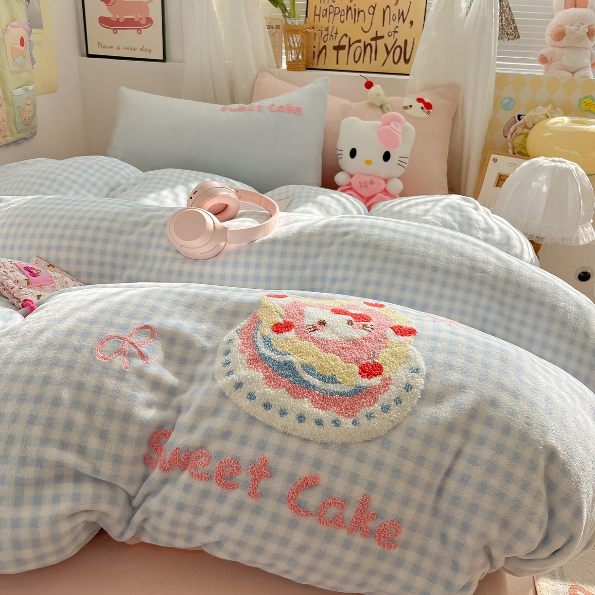 91家纺网 家纺一手货源 找家纺 韩都家居 2025新款牛奶绒毛巾绣四件套-系列一 蛋糕猫-兰格