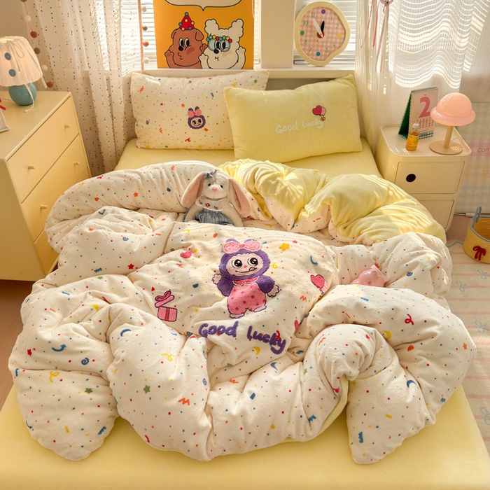 91家纺网 家纺一手货源 找家纺 （总）贝扬思家纺 2025新款高克重牛奶绒可爱系卡通毛巾绣四件套系列-小红书推荐