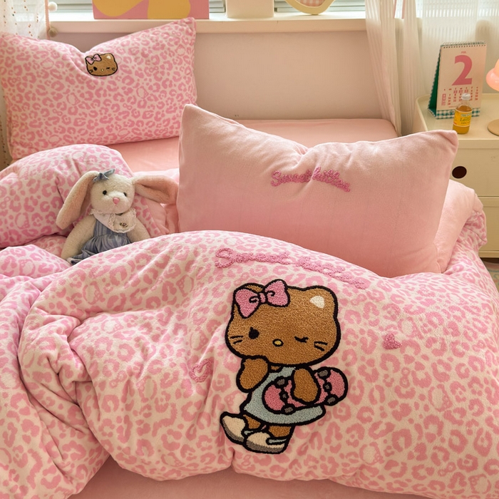 91家纺网 家纺一手货源 找家纺 （总）贝扬思家纺 2025新款高克重牛奶绒可爱系卡通毛巾绣四件套系列-小红书推荐