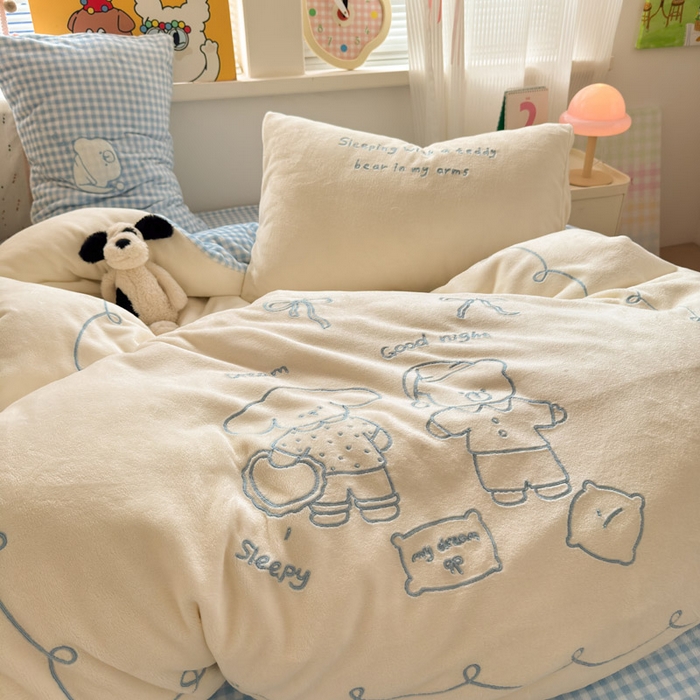 91家纺网 家纺一手货源 找家纺 贝扬思家纺 2025新款高克重牛奶绒可爱系卡通毛巾绣四件套系列-小红书推荐 奶冻小熊