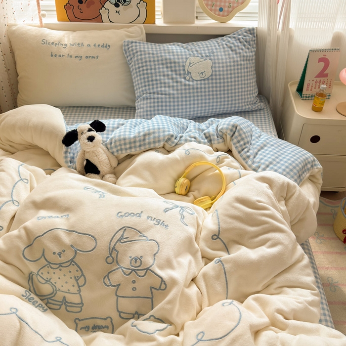 91家纺网 家纺一手货源 找家纺 贝扬思家纺 2025新款高克重牛奶绒可爱系卡通毛巾绣四件套系列-小红书推荐 奶冻小熊