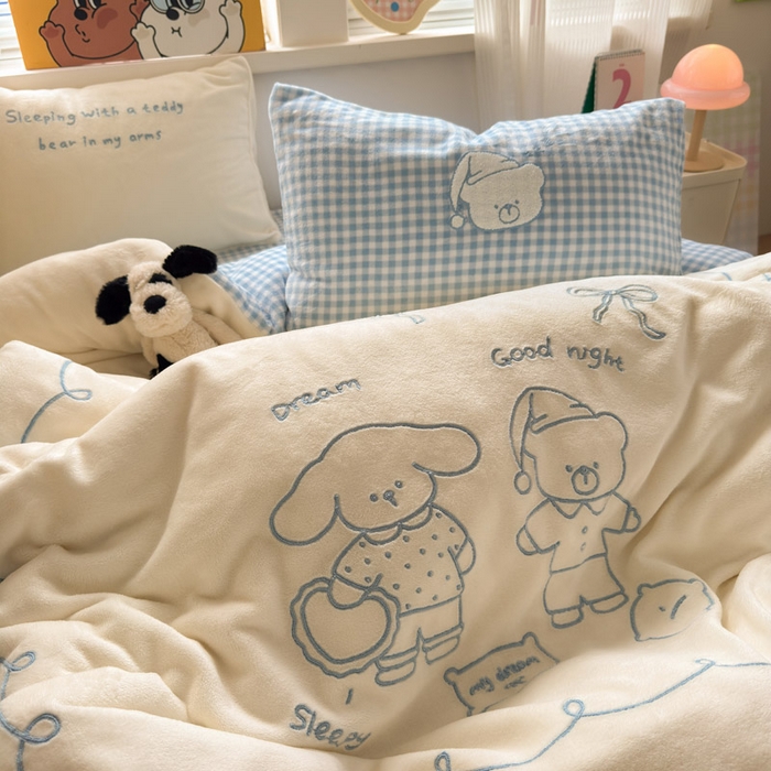 91家纺网 家纺一手货源 找家纺 贝扬思家纺 2025新款高克重牛奶绒可爱系卡通毛巾绣四件套系列-小红书推荐 奶冻小熊