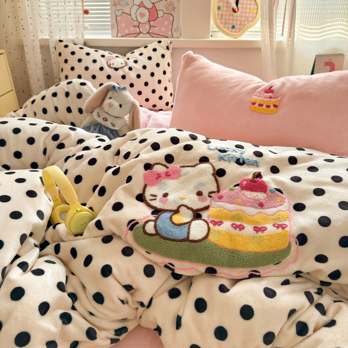 91家纺网 家纺一手货源 找家纺 贝扬思家纺 2025新款高克重牛奶绒可爱系卡通毛巾绣四件套系列-小红书推荐 乳酪小猫