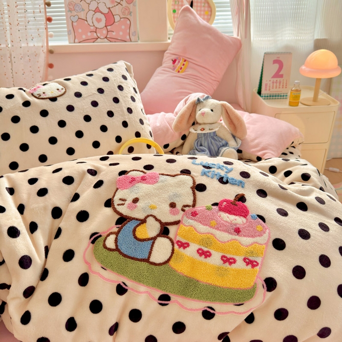 91家纺网 家纺一手货源 找家纺 贝扬思家纺 2025新款高克重牛奶绒可爱系卡通毛巾绣四件套系列-小红书推荐 乳酪小猫