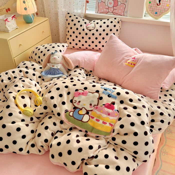 91家纺网 家纺一手货源 找家纺 贝扬思家纺 2025新款高克重牛奶绒可爱系卡通毛巾绣四件套系列-小红书推荐 乳酪小猫