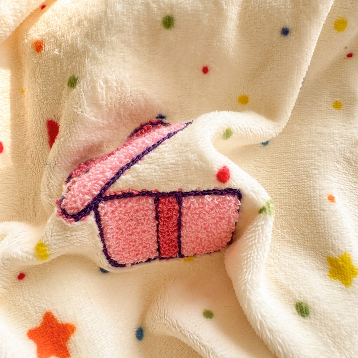 91家纺网 家纺一手货源 找家纺 贝扬思家纺 2025新款高克重牛奶绒可爱系卡通毛巾绣四件套系列-小红书推荐 拉布多多