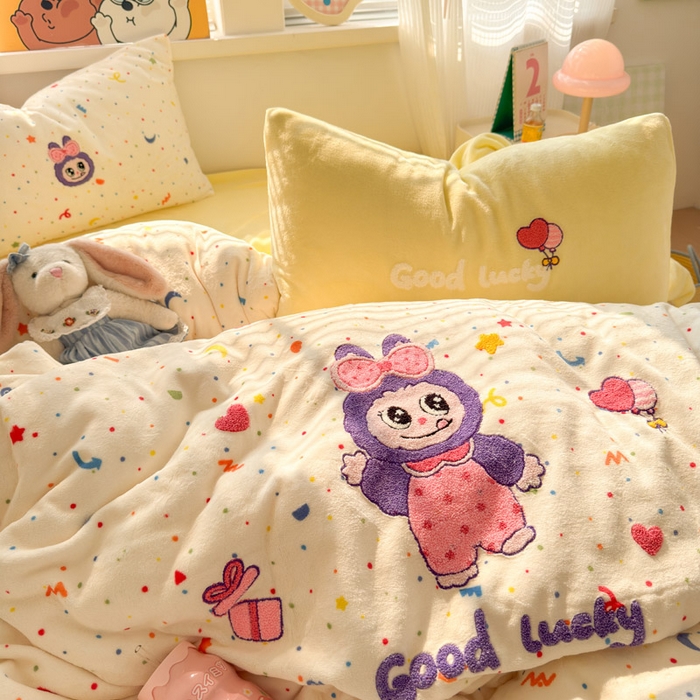 91家纺网 家纺一手货源 找家纺 贝扬思家纺 2025新款高克重牛奶绒可爱系卡通毛巾绣四件套系列-小红书推荐 拉布多多