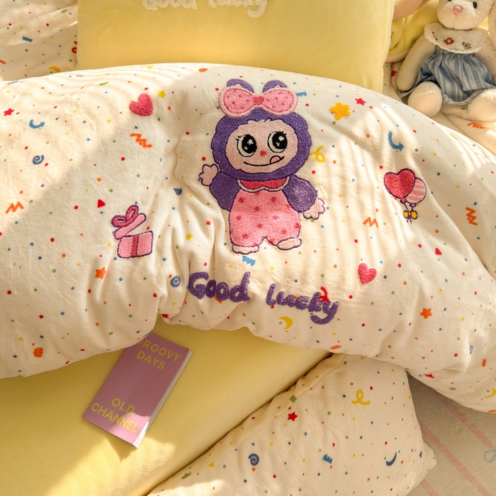 91家纺网 家纺一手货源 找家纺 贝扬思家纺 2025新款高克重牛奶绒可爱系卡通毛巾绣四件套系列-小红书推荐 拉布多多