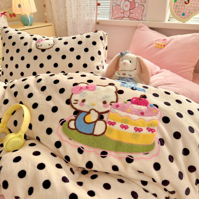 91家纺网 家纺一手货源 找家纺 贝扬思家纺 2025新款高克重牛奶绒可爱系卡通毛巾绣四件套系列-小红书推荐 乳酪小猫