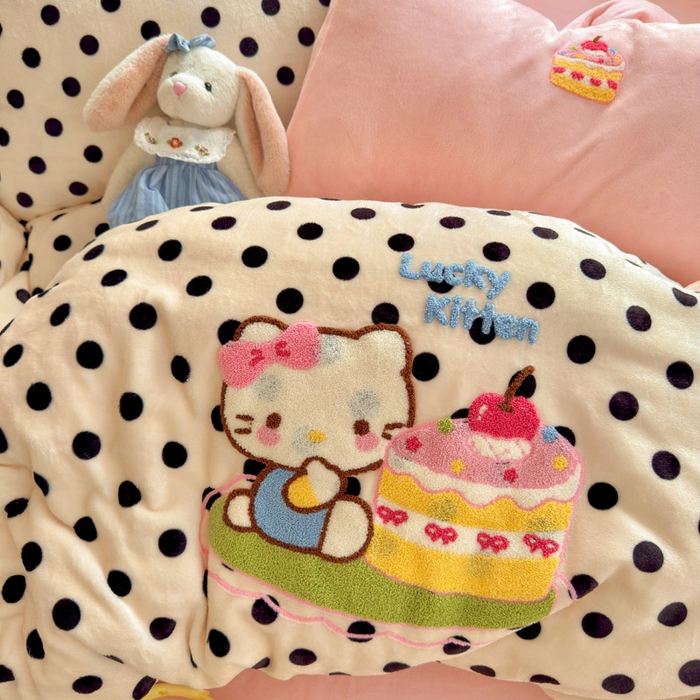 91家纺网 家纺一手货源 找家纺 贝扬思家纺 2025新款高克重牛奶绒可爱系卡通毛巾绣四件套系列-小红书推荐 乳酪小猫