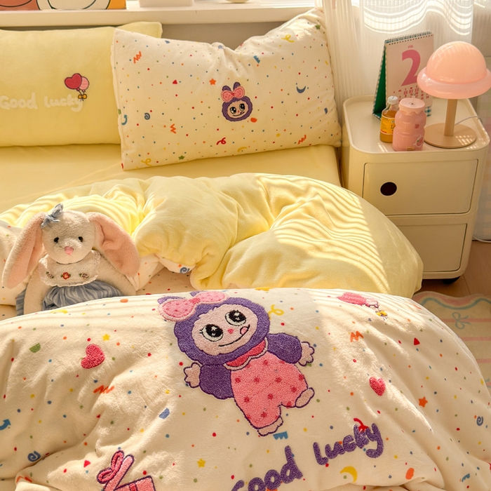 91家纺网 家纺一手货源 找家纺 贝扬思家纺 2025新款高克重牛奶绒可爱系卡通毛巾绣四件套系列-小红书推荐 拉布多多