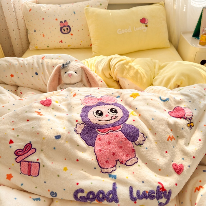 91家纺网 家纺一手货源 找家纺 贝扬思家纺 2025新款高克重牛奶绒可爱系卡通毛巾绣四件套系列-小红书推荐 拉布多多