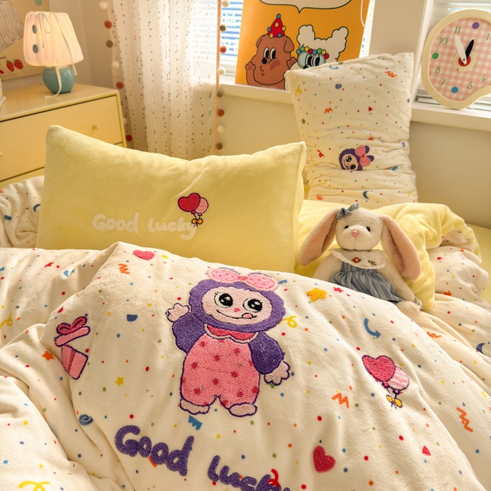 91家纺网 家纺一手货源 找家纺 贝扬思家纺 2025新款高克重牛奶绒可爱系卡通毛巾绣四件套系列-小红书推荐 拉布多多
