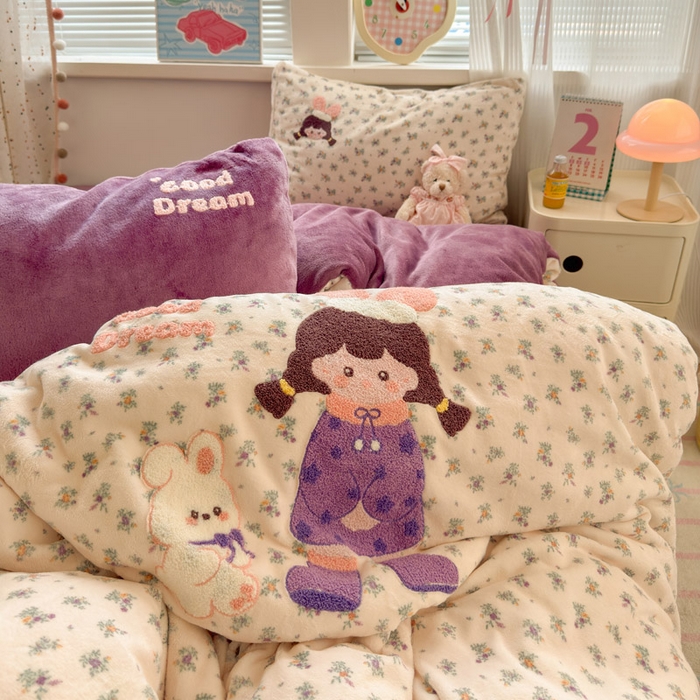 91家纺网 家纺一手货源 找家纺 贝扬思家纺 2025新款高克重牛奶绒可爱系卡通毛巾绣四件套系列-小红书推荐 泡泡糖女孩