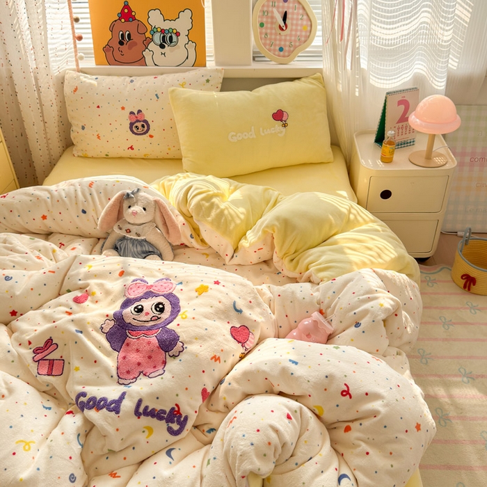91家纺网 家纺一手货源 找家纺 贝扬思家纺 2025新款高克重牛奶绒可爱系卡通毛巾绣四件套系列-小红书推荐 拉布多多