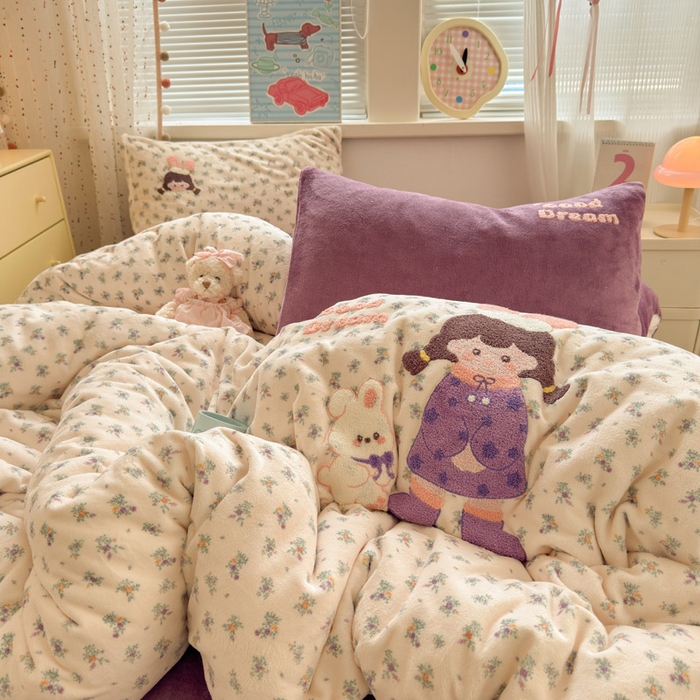 91家纺网 家纺一手货源 找家纺 贝扬思家纺 2025新款高克重牛奶绒可爱系卡通毛巾绣四件套系列-小红书推荐 泡泡糖女孩