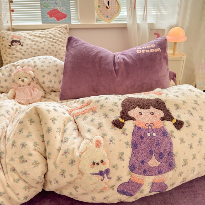 91家纺网 家纺一手货源 找家纺 贝扬思家纺 2025新款高克重牛奶绒可爱系卡通毛巾绣四件套系列-小红书推荐 泡泡糖女孩