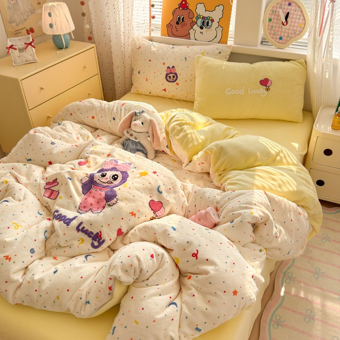 91家纺网 家纺一手货源 找家纺 贝扬思家纺 2025新款高克重牛奶绒可爱系卡通毛巾绣四件套系列-小红书推荐 拉布多多