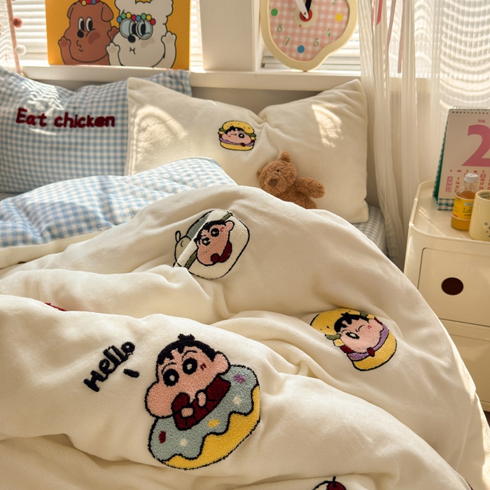 91家纺网 家纺一手货源 找家纺 贝扬思家纺 2025新款高克重牛奶绒可爱系卡通毛巾绣四件套系列-小红书推荐 汉堡小新