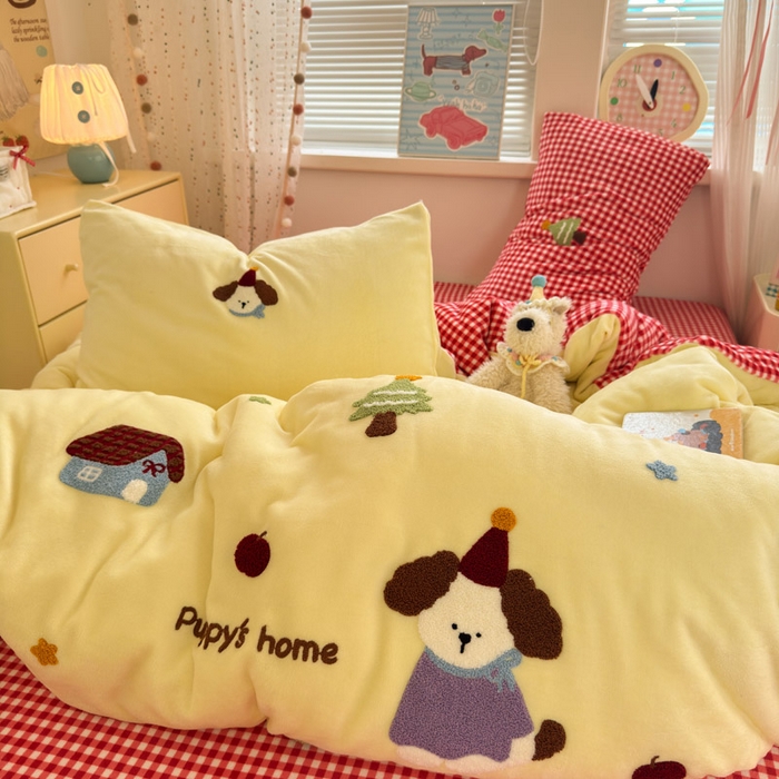 91家纺网 家纺一手货源 找家纺 贝扬思家纺 2025新款高克重牛奶绒可爱系卡通毛巾绣四件套系列-小红书推荐 甜豆小狗